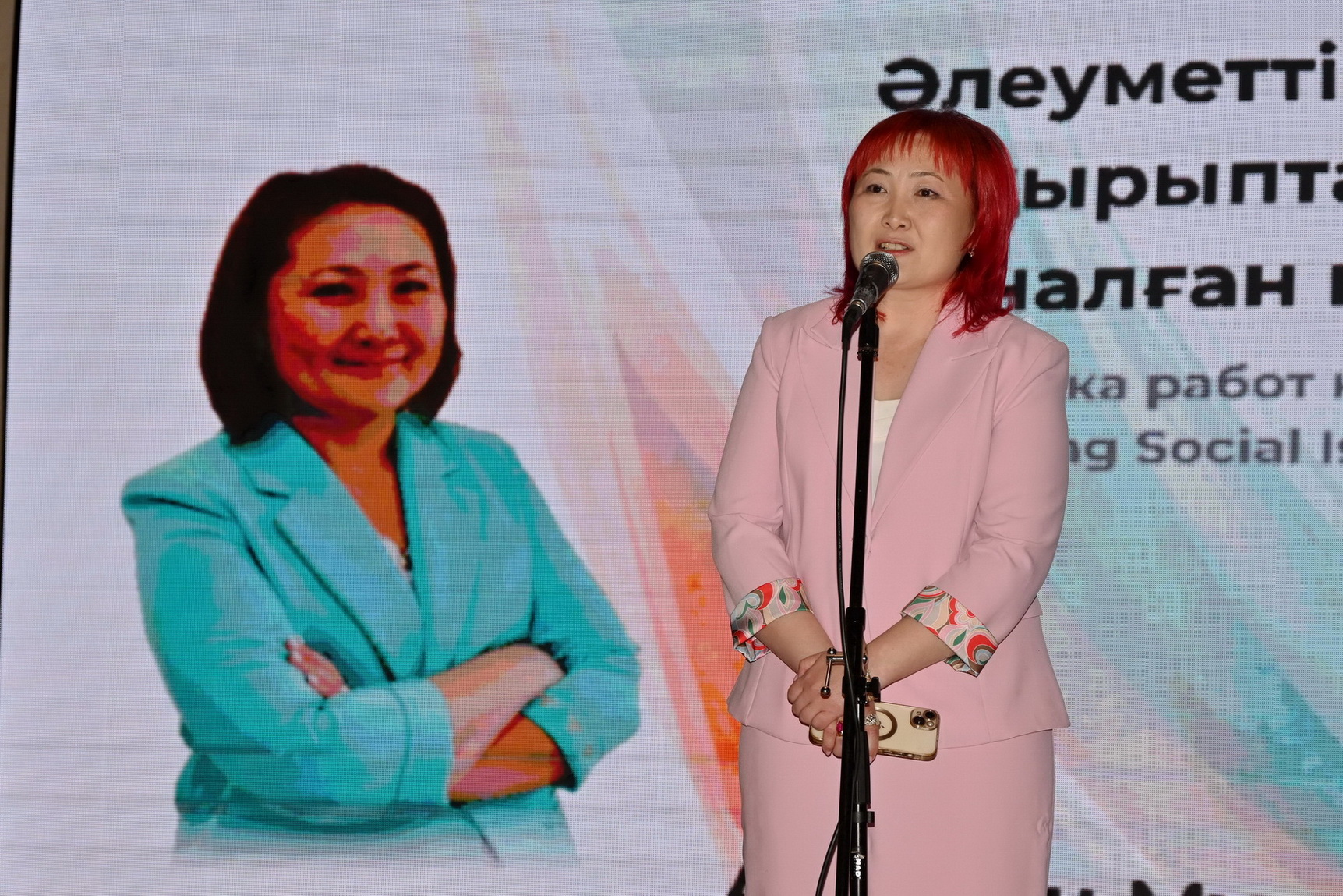 Суретші Аңсаған Мұстафаның «Сөйле, сурет» көрмесі ашылды