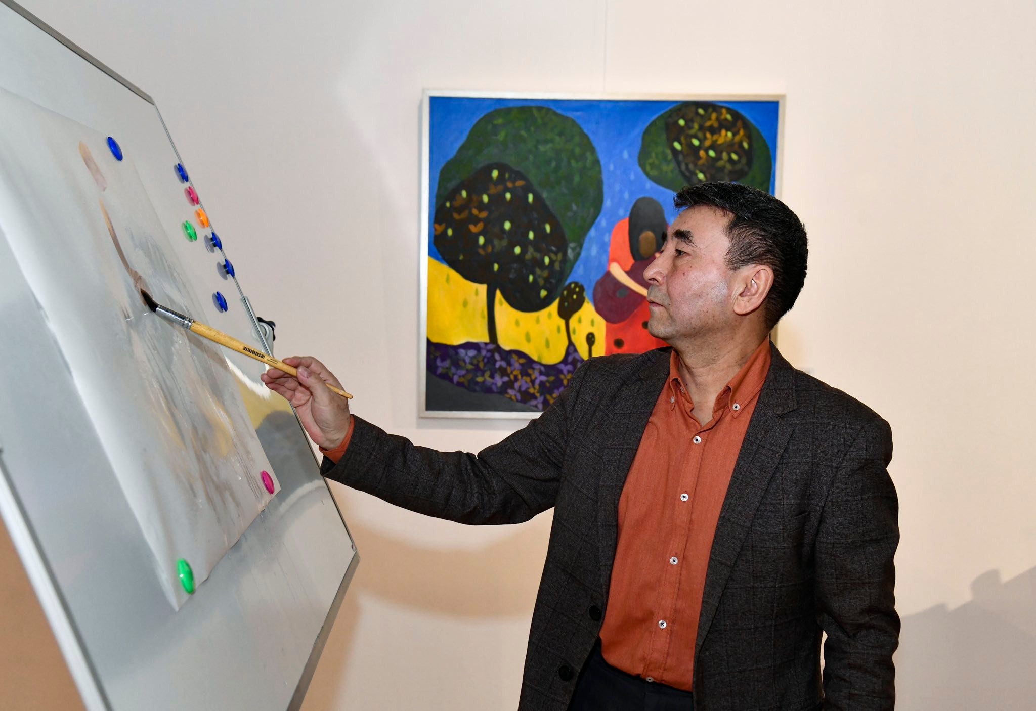 A master class titled «The Multifaceted Art of Painting» was held