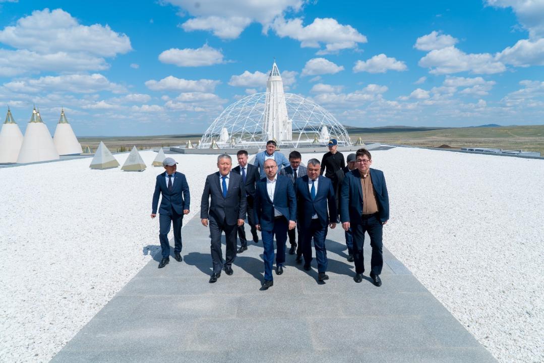 Дәурен Абаев Шығыс Қазақстанның тарихи-мәдени нысандарын аралады